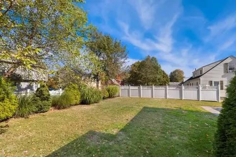 Exterior - 57 Wescroft Rd, Reading, MA 01867 photo 4 of 7