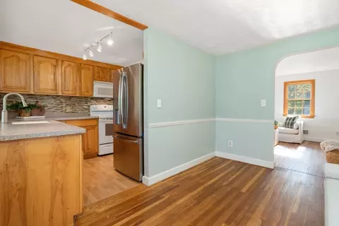 Entry Way - 57 Wescroft Rd, Reading, MA 01867 photo 3 of 4