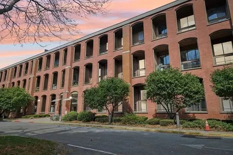 96 Old Colony Ave #319, Taunton, MA 02718