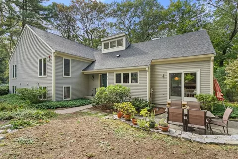 49 Birchwood Ln #49, Lincoln, MA 01773