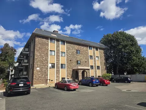 303 Lowell St #1, Somerville, MA 02145