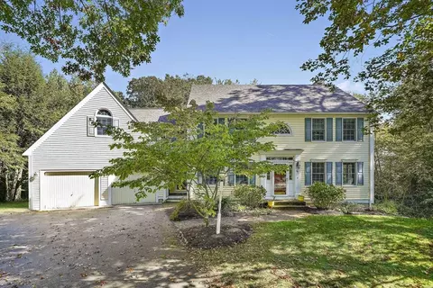 16 Millstone Ln, Weymouth, MA 02190
