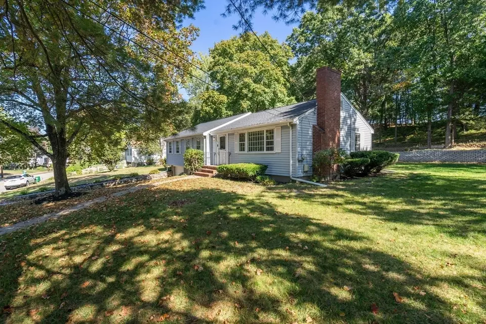 Exterior - 102 Smith Dr, Westwood, MA 02090 photo 2 of 8