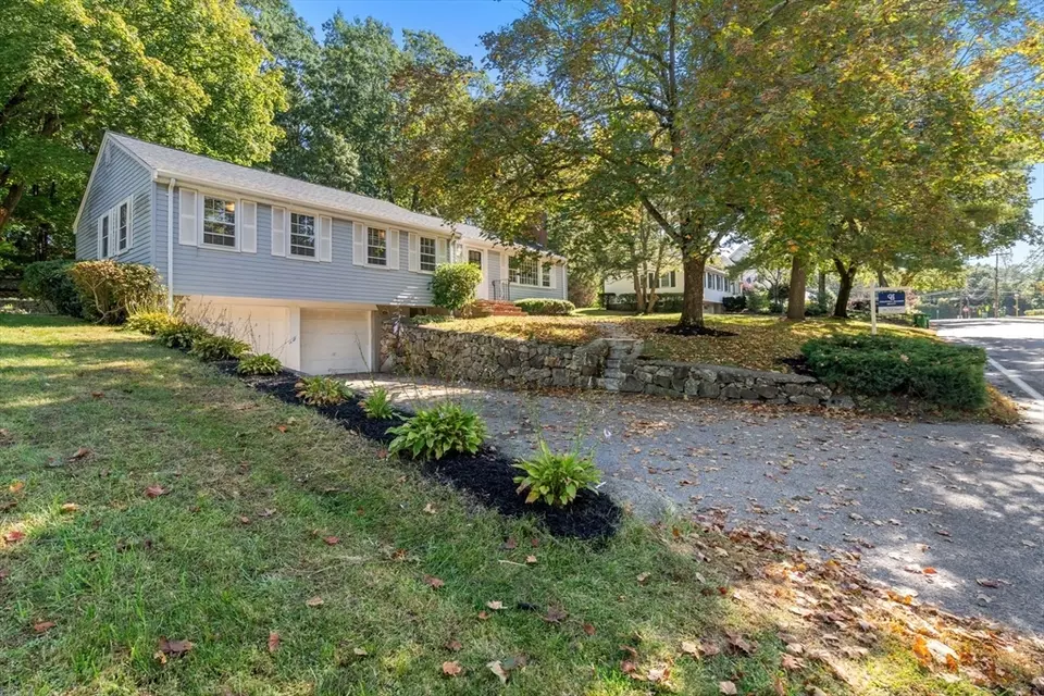 Exterior - 102 Smith Dr, Westwood, MA 02090 photo 4 of 8