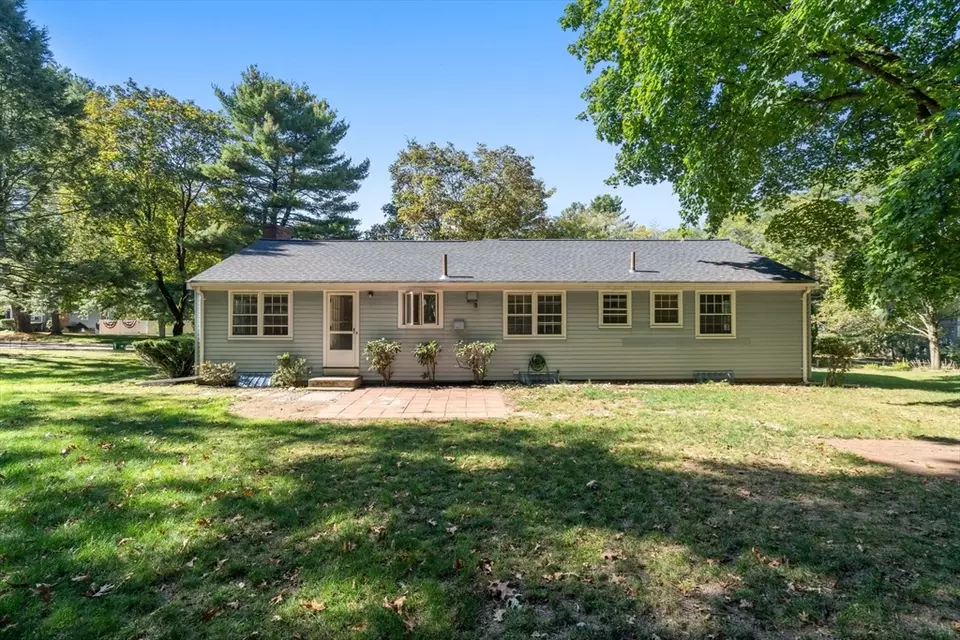 Exterior - 102 Smith Dr, Westwood, MA 02090 photo 8 of 8