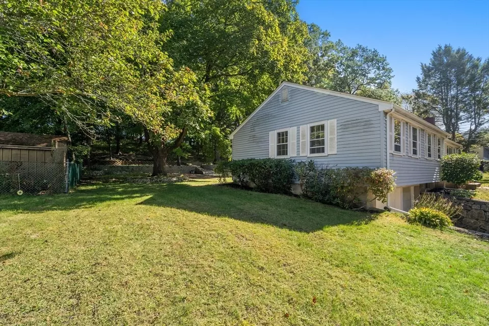 Exterior - 102 Smith Dr, Westwood, MA 02090 photo 7 of 8