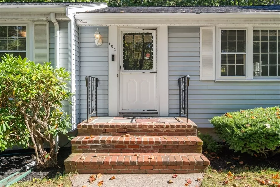 Exterior - 102 Smith Dr, Westwood, MA 02090 photo 3 of 8