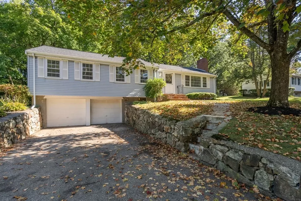 Exterior - 102 Smith Dr, Westwood, MA 02090 photo 6 of 8
