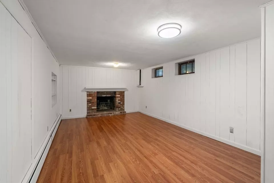 Living - 102 Smith Dr, Westwood, MA 02090 photo 4 of 5