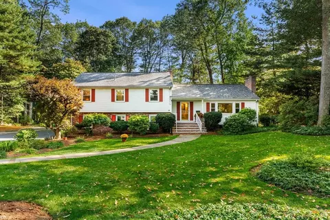 19 Smithshire Ests, Andover, MA 01810