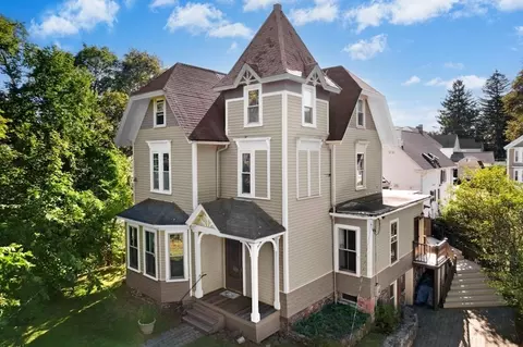 24 Bolton St, Marlborough, MA 01752