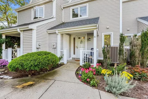 4 Westcliff Dr #GOLFVIEW, Plymouth, MA 02360