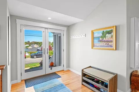 49 Thurston Point Rd, Gloucester, MA 01930 photo 4
