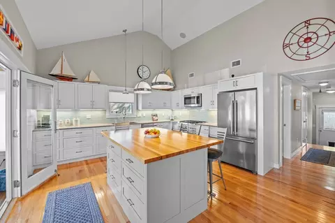 49 Thurston Point Rd, Gloucester, MA 01930 photo 11