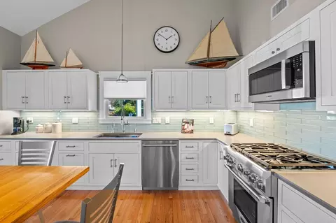 49 Thurston Point Rd, Gloucester, MA 01930 photo 12