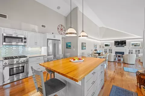49 Thurston Point Rd, Gloucester, MA 01930 photo 13