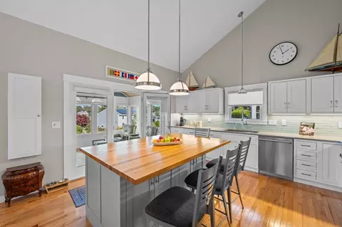 49 Thurston Point Rd, Gloucester, MA 01930 photo 15