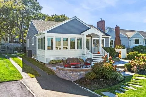 49 Thurston Point Rd, Gloucester, MA 01930