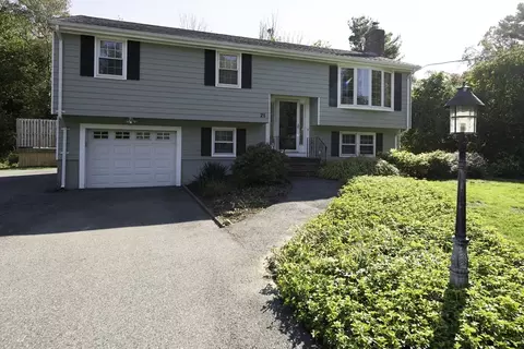 21 Laurel Ln, Raynham, MA 02767