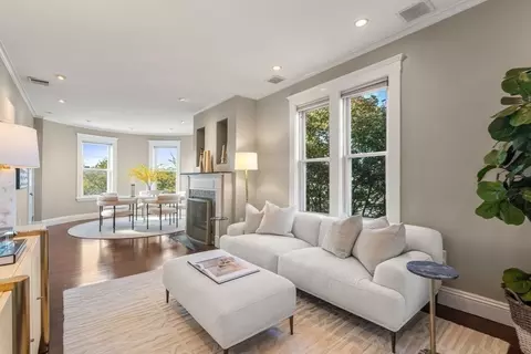 2 Pleasant St #3, Boston, MA 02125