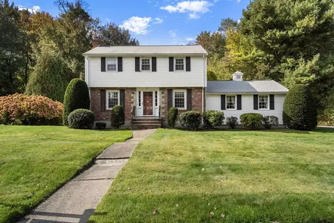 26 Garden Pkwy, Norwood, MA 02062