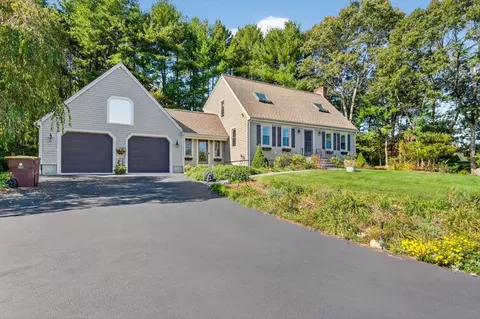 13 Fairway Dr, Acushnet, MA 02743 photo 2