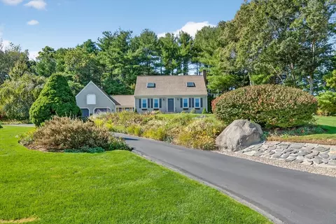 13 Fairway Dr, Acushnet, MA 02743