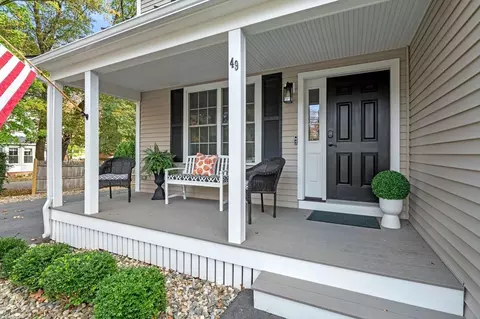 49 Maple St #B, Middleton, MA 01949