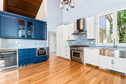18 Wildwood Dr, Sherborn, MA 01770