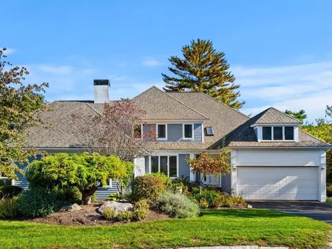 12 Highwood Ln, Ipswich, MA 01938