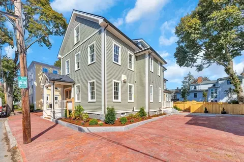 11 Orange St #1, Newburyport, MA 01950
