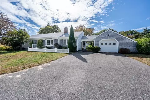21 Wilton Dr, Centerville, MA 02632