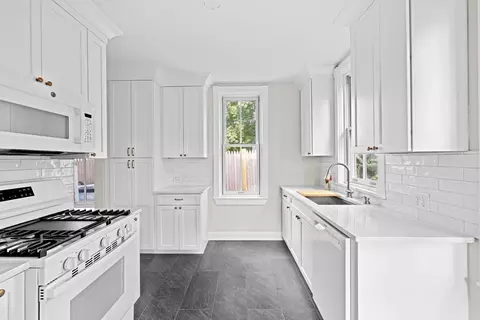 92 Hampton Cir, Hull, MA 02045 photo 12