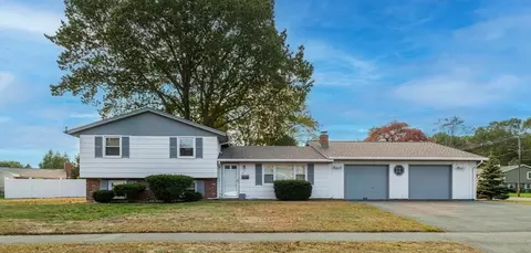 12 Manor Dr, Peabody, MA 01960