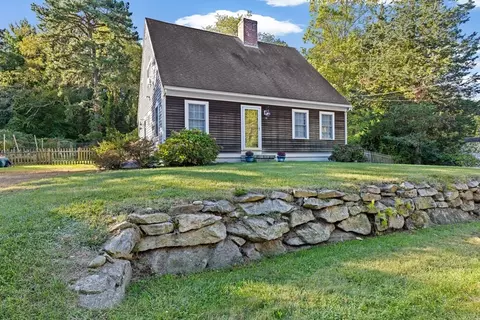 18 Atwood St, Kingston, MA 02364