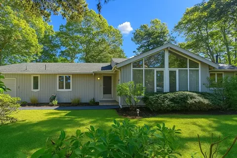 58 Striper Ln, Falmouth, MA 02536