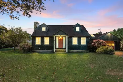 188 Lions Mouth Rd, Amesbury, MA 01913