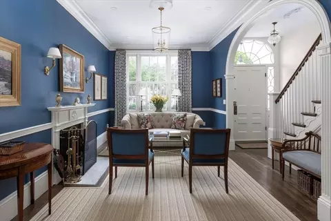 62 Chestnut St, Boston, MA 02108