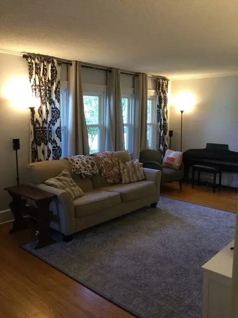 24 Bangor St, Springfield, MA 01118 photo 9