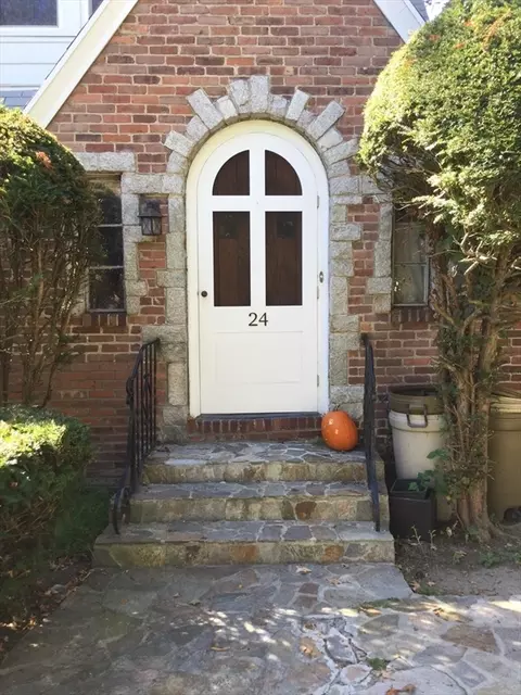 24 Bangor St, Springfield, MA 01118 photo 3