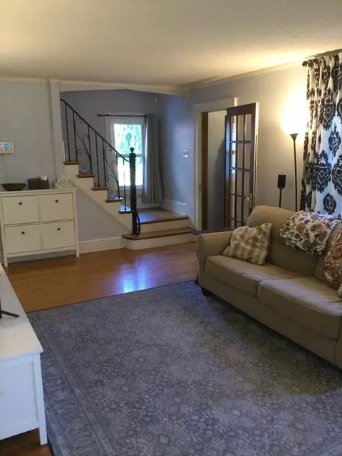 24 Bangor St, Springfield, MA 01118 photo 8
