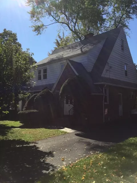 24 Bangor St, Springfield, MA 01118