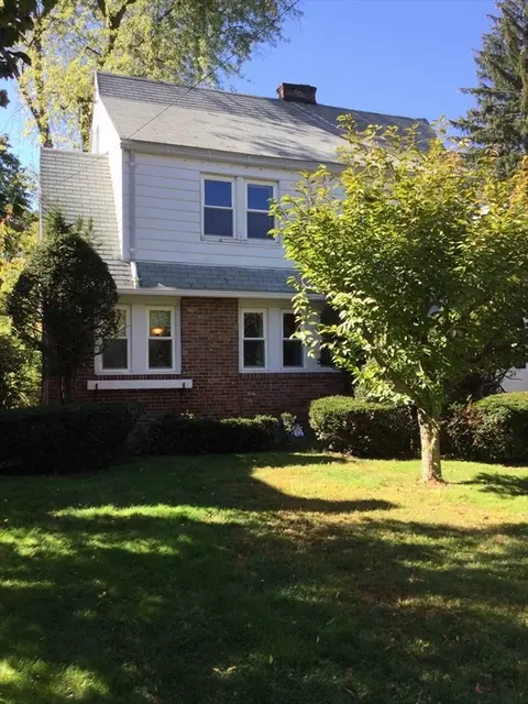 24 Bangor St, Springfield, MA 01118 photo 2