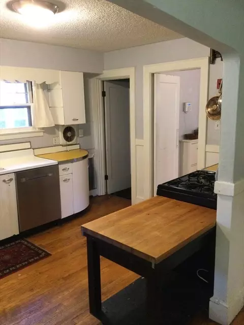 24 Bangor St, Springfield, MA 01118 photo 13