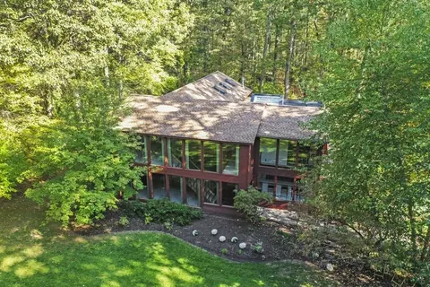 14 Trotting Park Rd, Tyngsborough, MA 01879