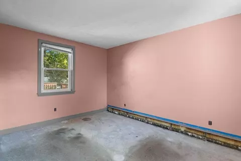 Bedroom - 46 Staaf Rd, Saugus, MA 01906 photo 2 of 2