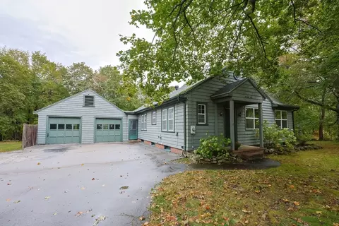 76 Ray Rd, Wrentham, MA 02093