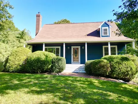 128 Pine Mountain Dr, Plymouth, MA 02360