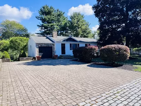 8 Cedar St, Ashland, MA 01721
