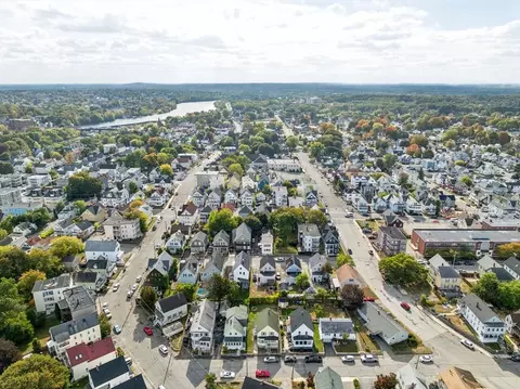 14 Endicott St, Lowell, MA 01854